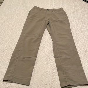 Under Armour Youth Khaki Pants Size Medium
